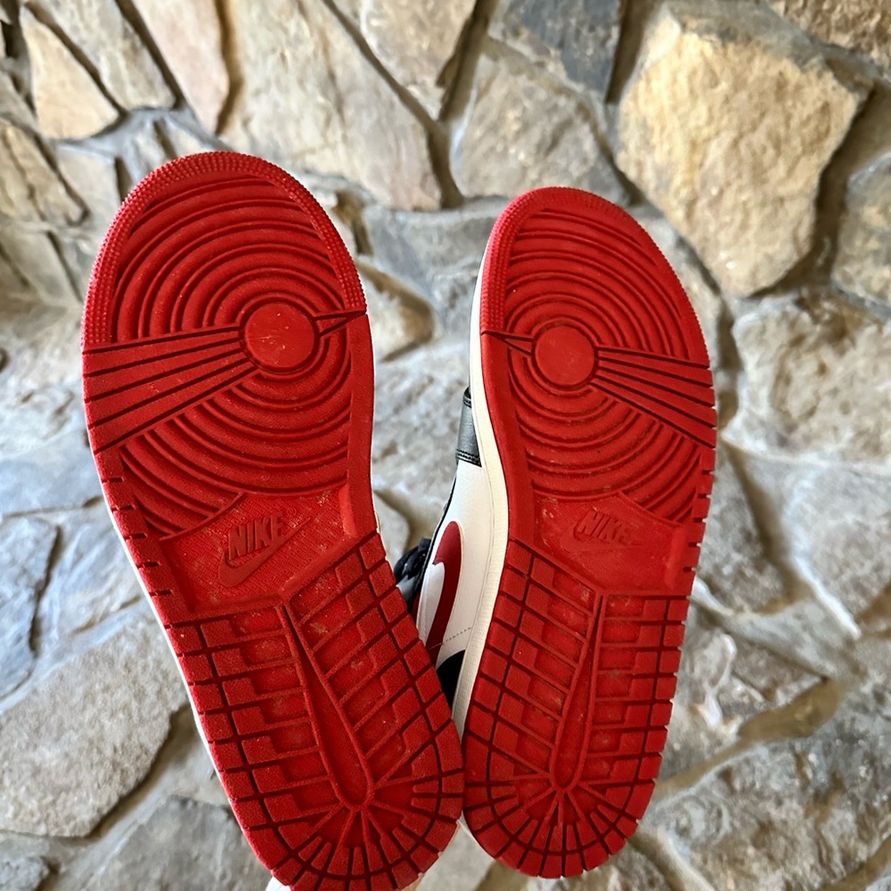 Air Jordan 1 Mid Black and Red - Picture 6 of 6